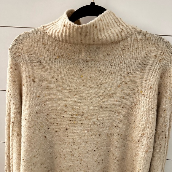 OLD NAVY MT Exaggerated button collar tan speckled woman cozy wool blend sweater - Picture 12 of 13